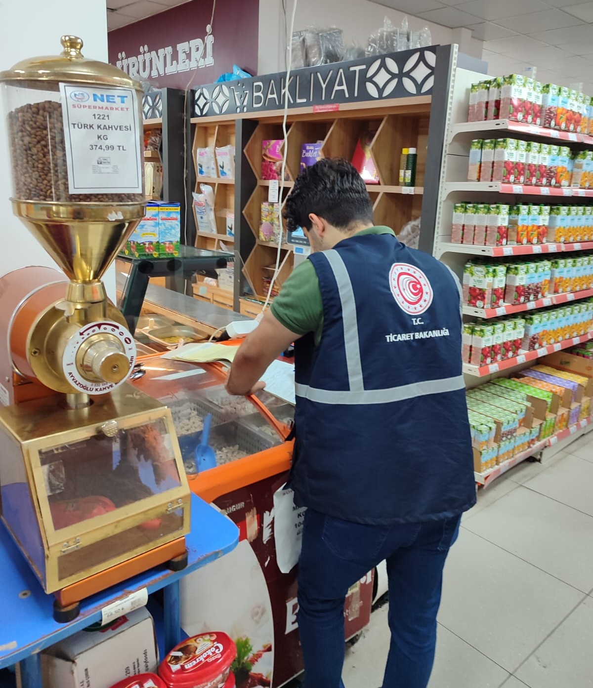 Haksız fiyat, stokçuluk ve fiyat etiketi denetimleri sürüyor