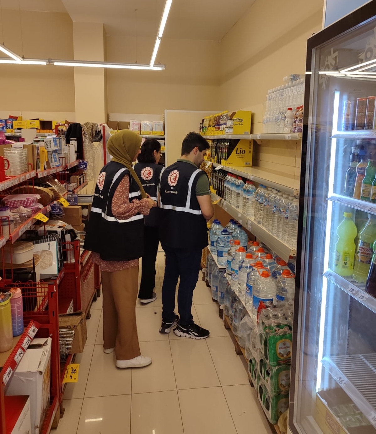 Haksız fiyat, stokçuluk ve fiyat etiketi denetimleri sürüyor