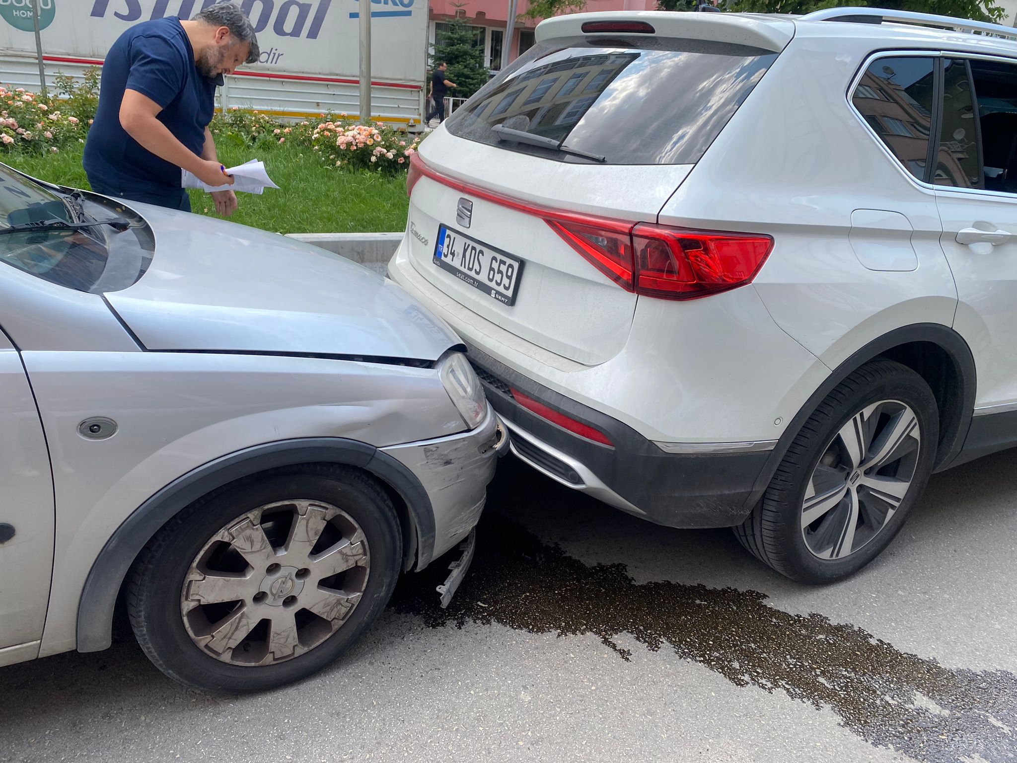 YEŞİLYOL'DA DİKKATSİZLİK ZİNCİRLEME KAZAYA NEDEN OLDU