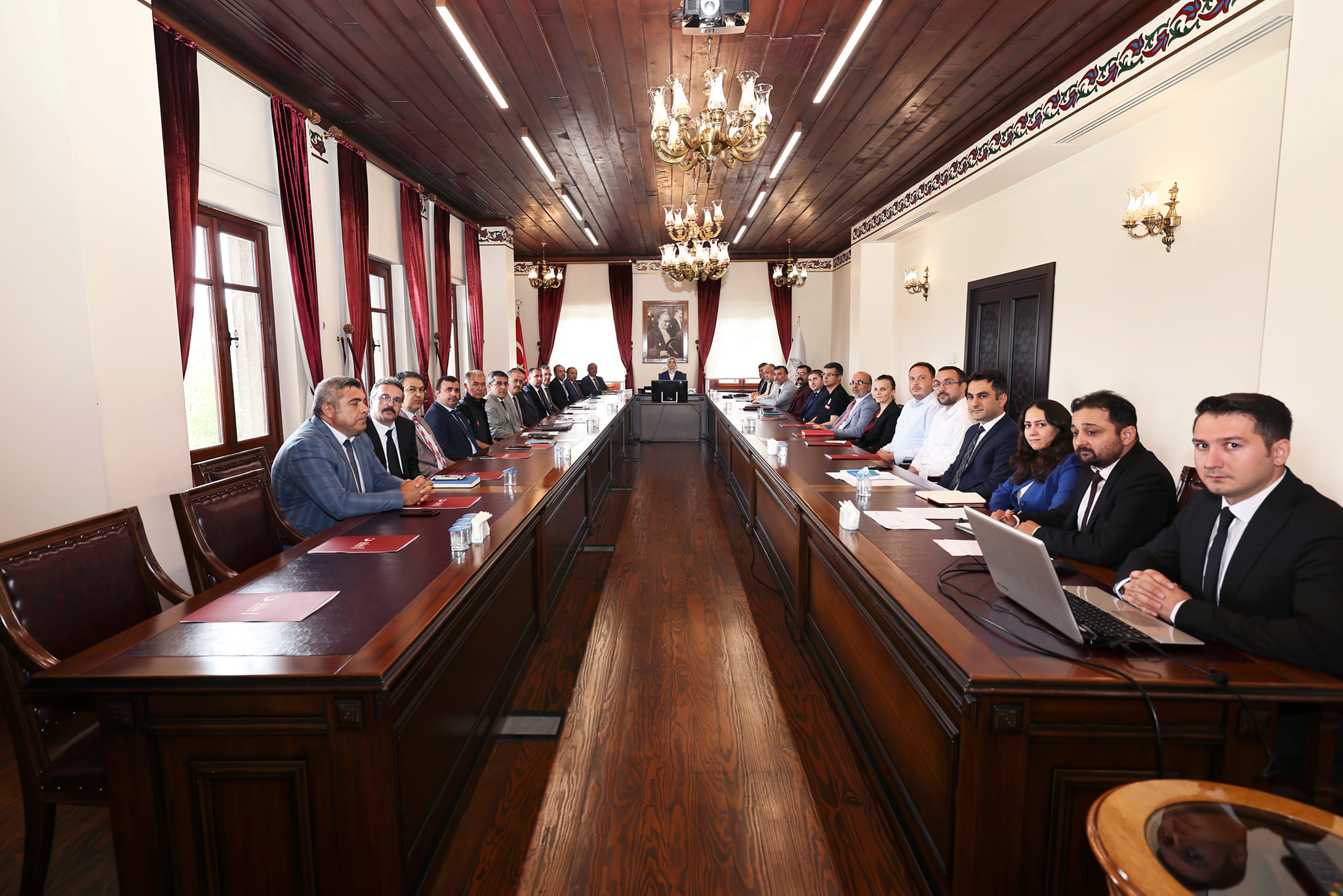VALİ YİĞİTBAŞI BAŞKANLIĞINDA GÖÇ TOPLANTISI