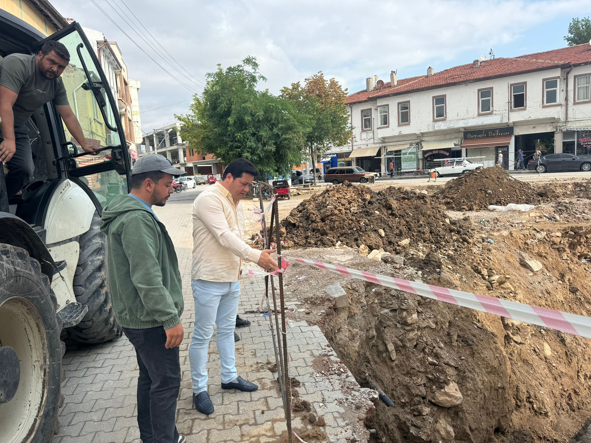 BAŞKAN AYNACI VE KAYMAKAM ARIKAN İNCELEMELERDE BULUNDUBAŞKAN AYNACI VE KAYMAKAM ARIKAN İNCELEMELERDE BULUNDU