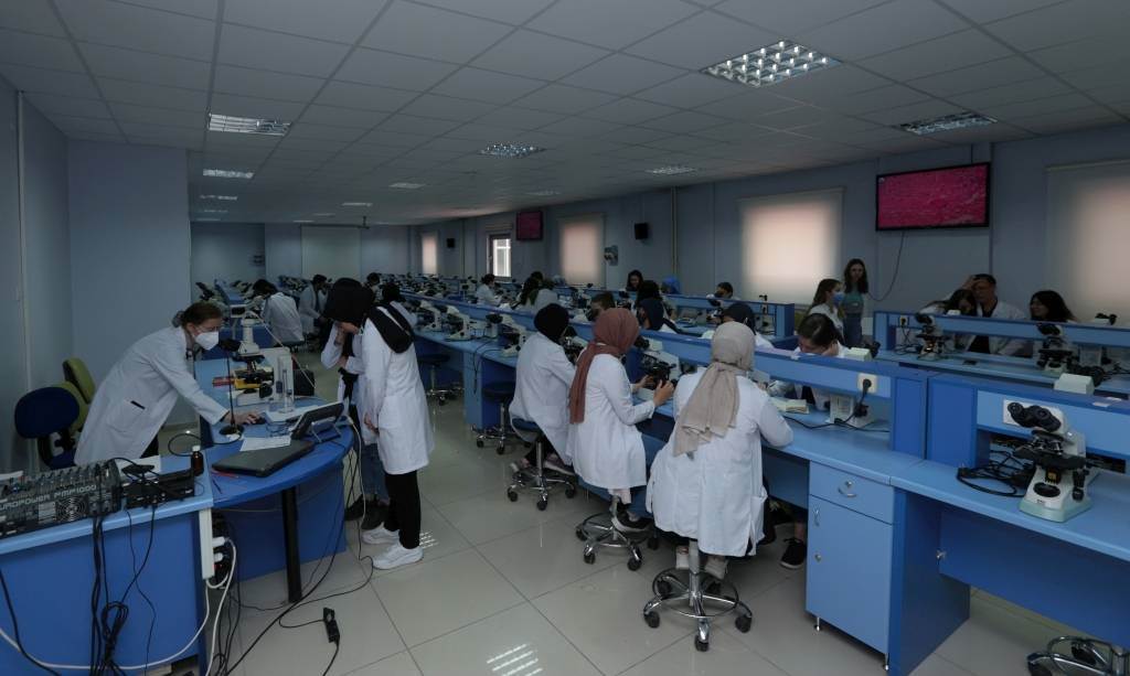 AFSÜ, DEVLET ÜNİVERSİTELERİ ARASINDA İLK 10'A GİRDİ