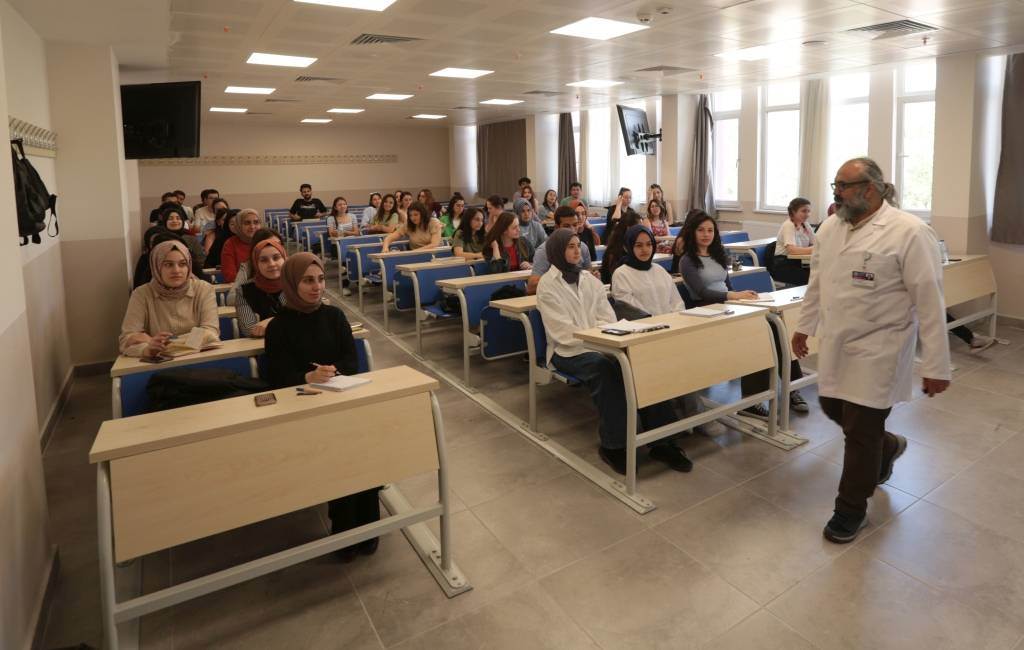 AFSÜ, DEVLET ÜNİVERSİTELERİ ARASINDA İLK 10'A GİRDİ