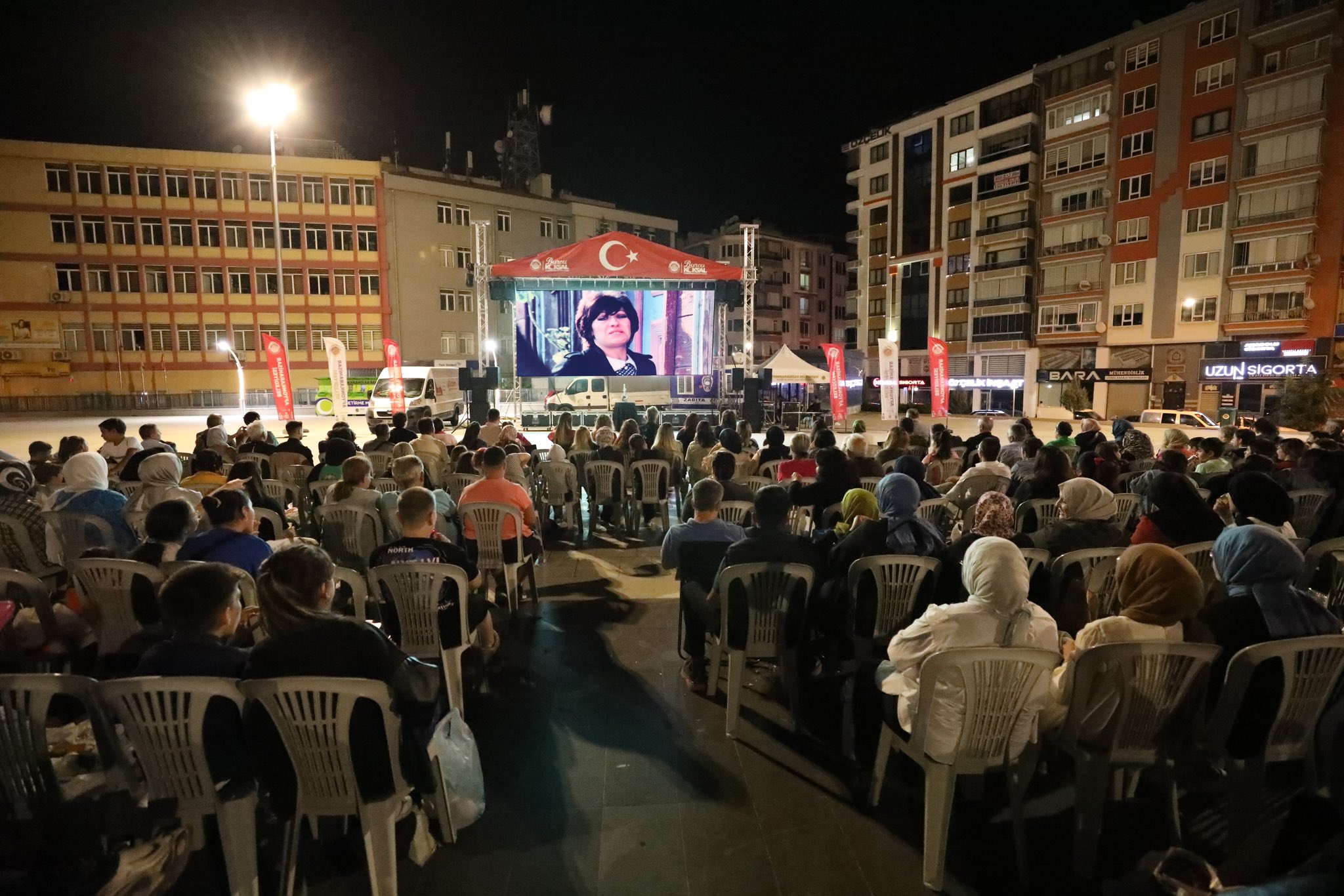 'BİZİM AİLE' ZAFER MEYDANINA TAŞINDI
