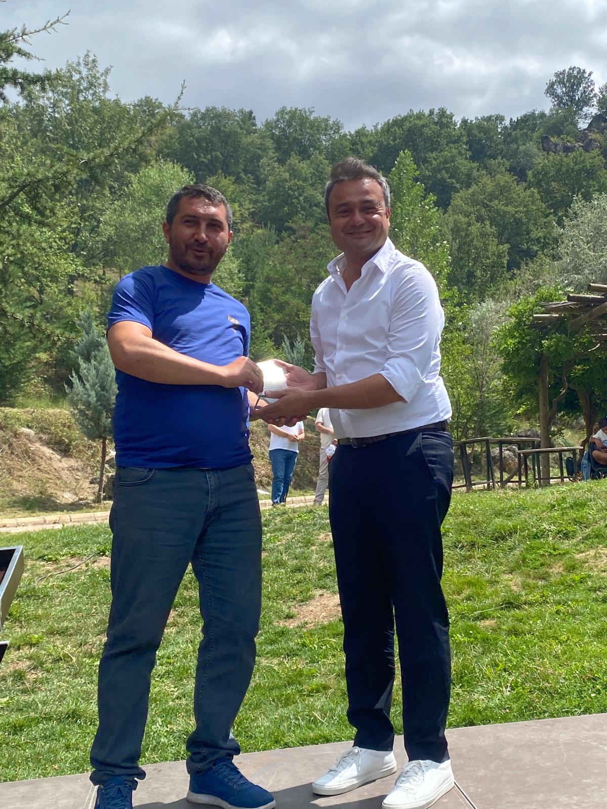 AGC'den Gazetecilere plaket