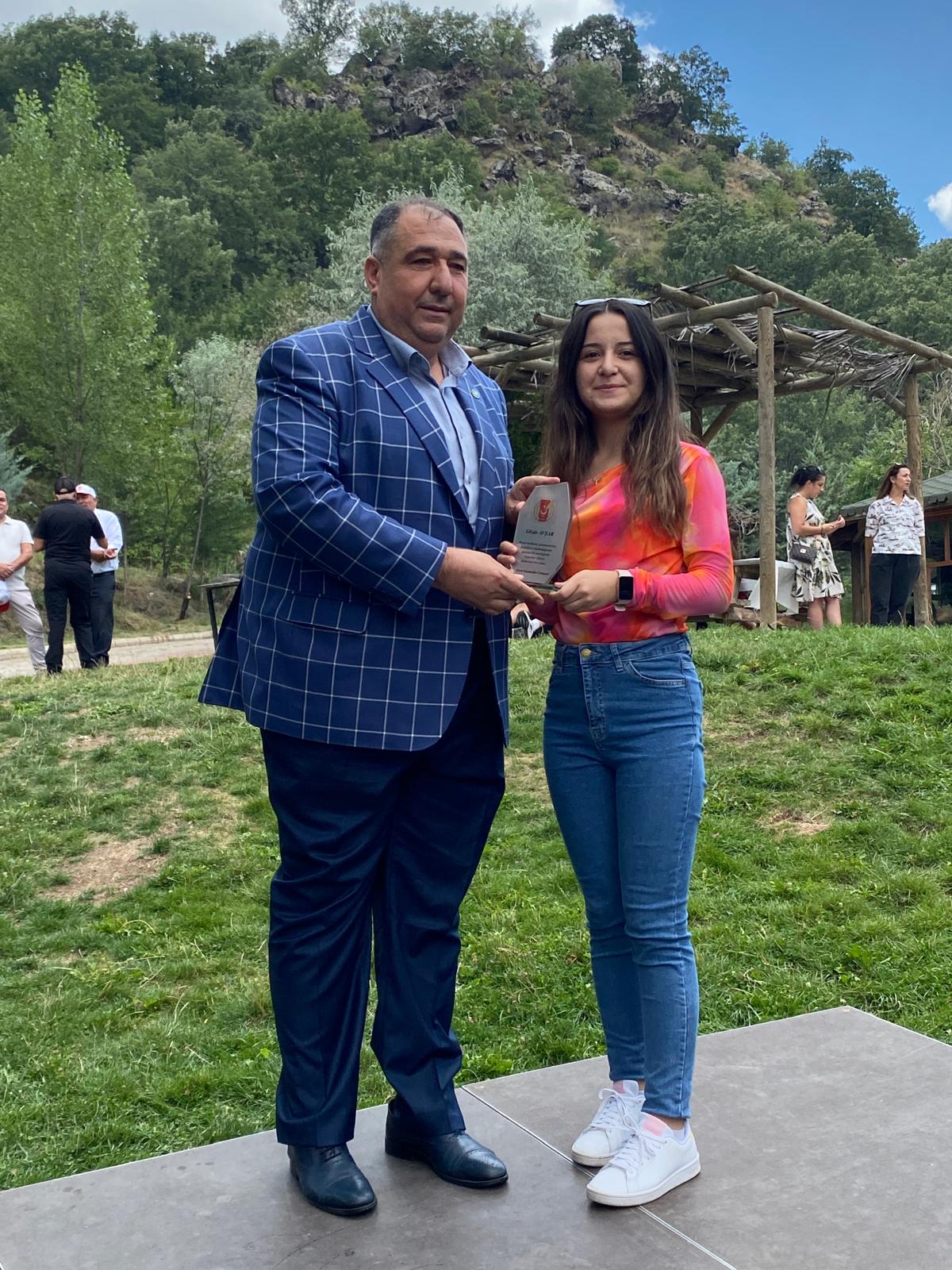AGC'den Gazetecilere plaket