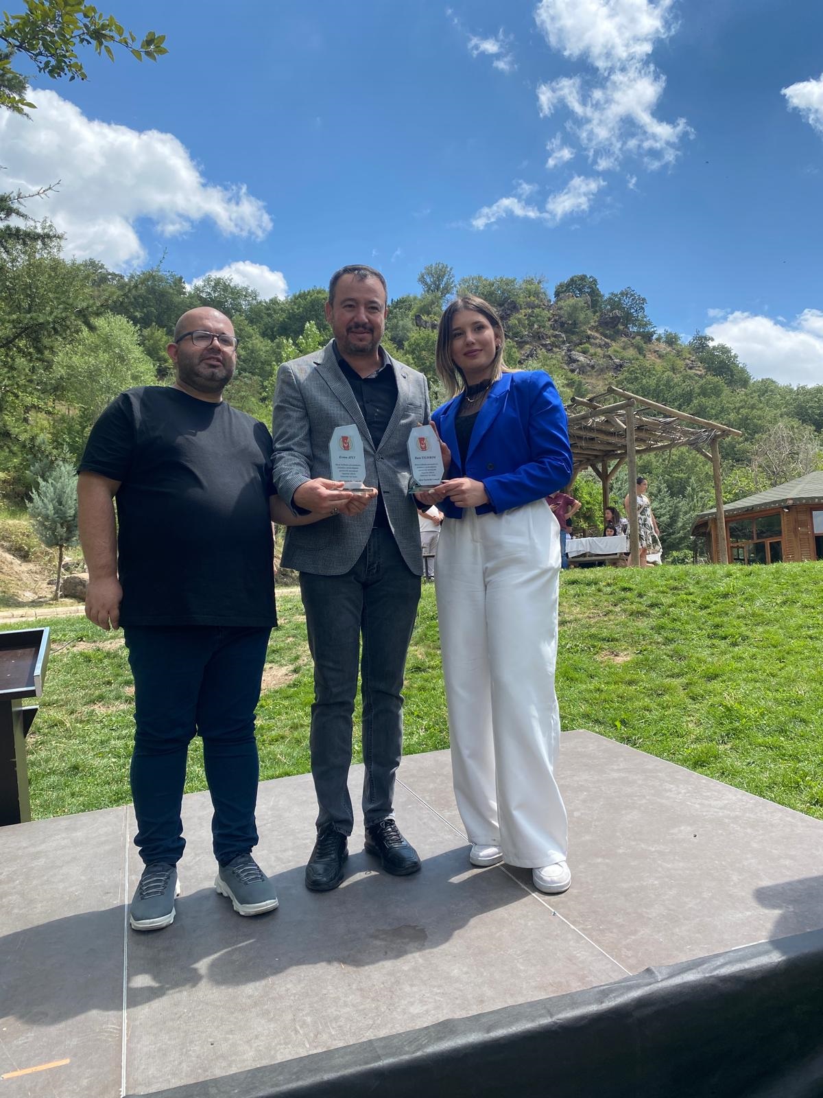 AGC'den Gazetecilere plaket