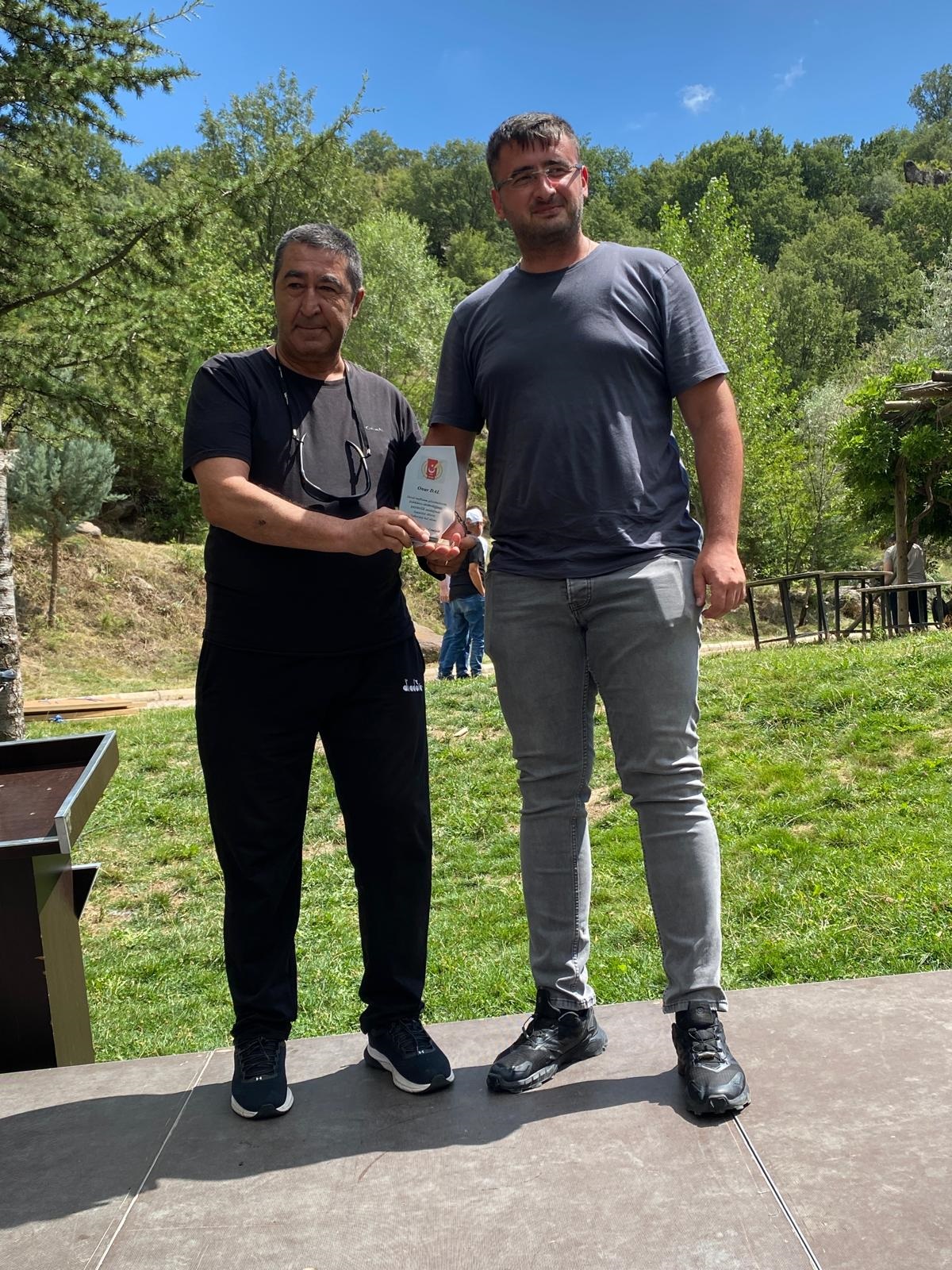 AGC'den Gazetecilere plaket