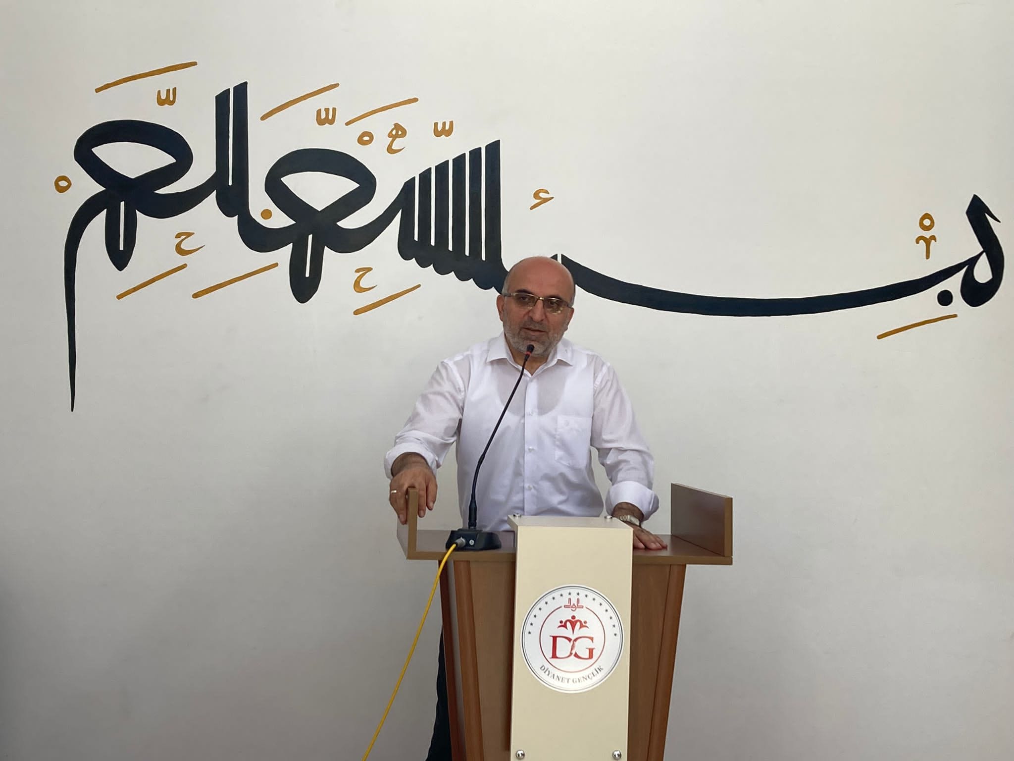 MÜFTÜ İMAMOĞLU GENÇLİĞE DEĞER PROJESİYLE GENÇLERLE BULUŞTU