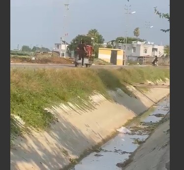 Oğlunu Motosiklete Bağlayıp Metrelerce Koşturdu!