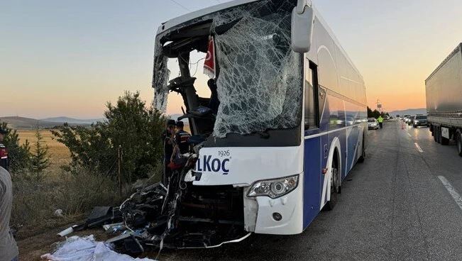 Afyonkarahisar'da feci kaza: 1 ölü, 9 yaralı