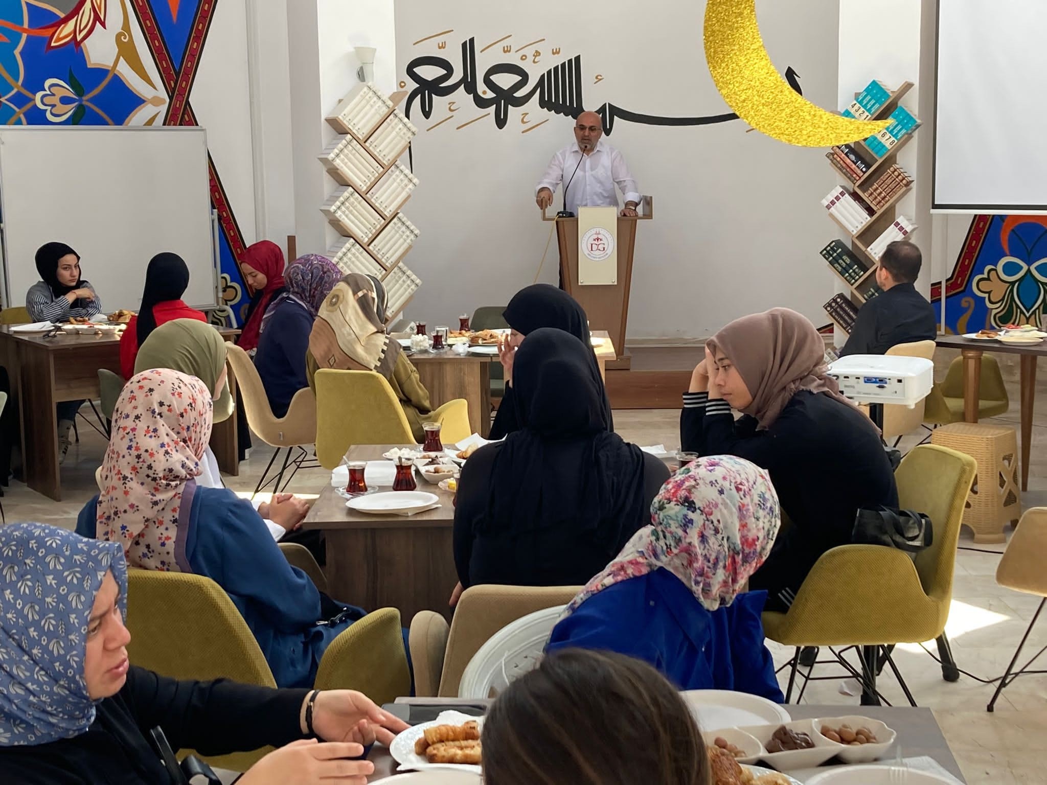 Afyon’da Lise Öğrencileri Kahvaltıda Buluştu