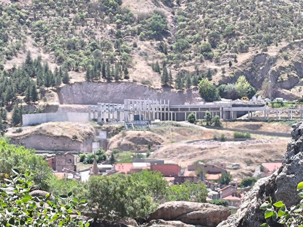 İLK BAKIŞTA HEYELAN OLDUĞU SANILDI