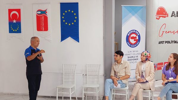 “Genç Memur- Afete Hazır Türkiye” Afet Farkındalık Eğitimi Düzenlendi