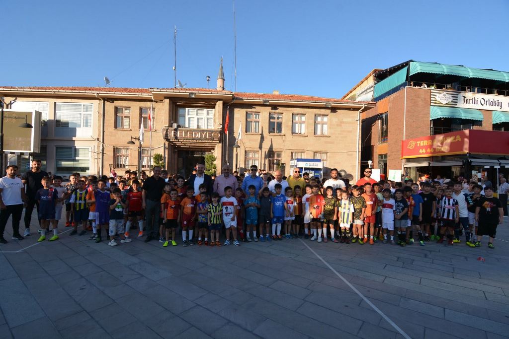 SOKAK FUTBOLU TURNUVASI 15 TEMMUZ DEMOKRASİ MEYDANI'NDA BAŞLADI