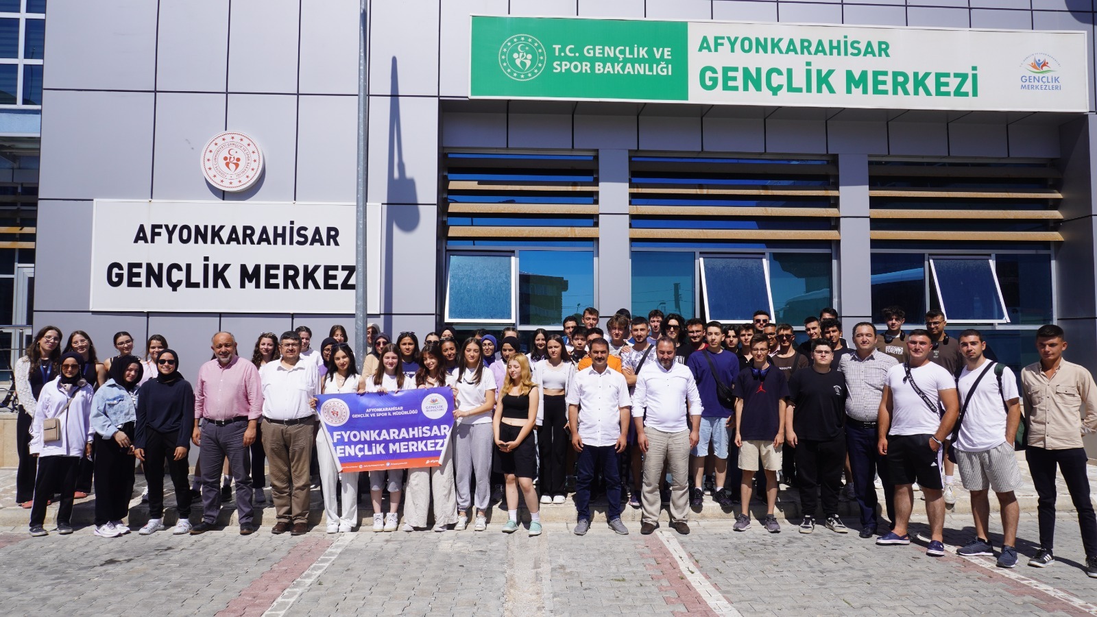 AFYON'DAN 100 ÖĞRENCİ KAMP İÇİN YOLA ÇIKTI