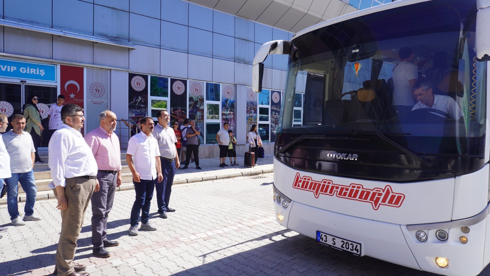 AFYON'DAN 100 ÖĞRENCİ KAMP İÇİN YOLA ÇIKTI