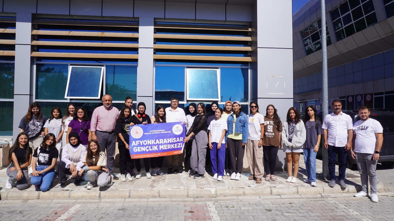 AFYON'DAN 100 ÖĞRENCİ KAMP İÇİN YOLA ÇIKTI