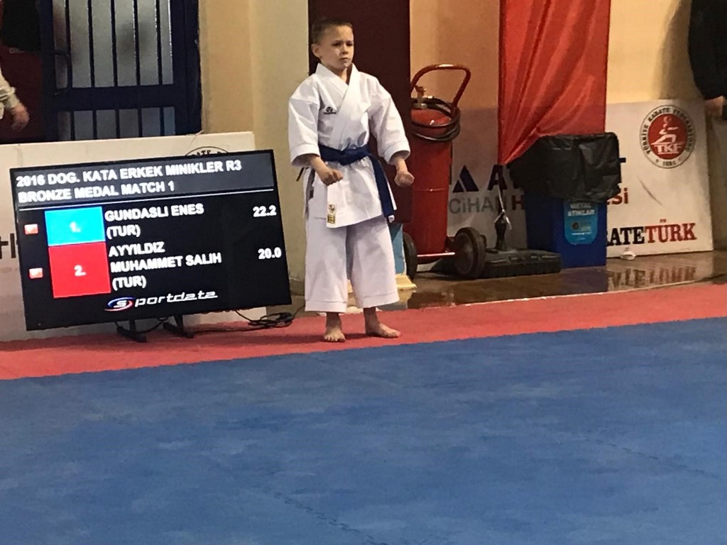 8 YAŞINDAKİ KARATE SPORCUSU ENES HAYATINI KAYBETTİ