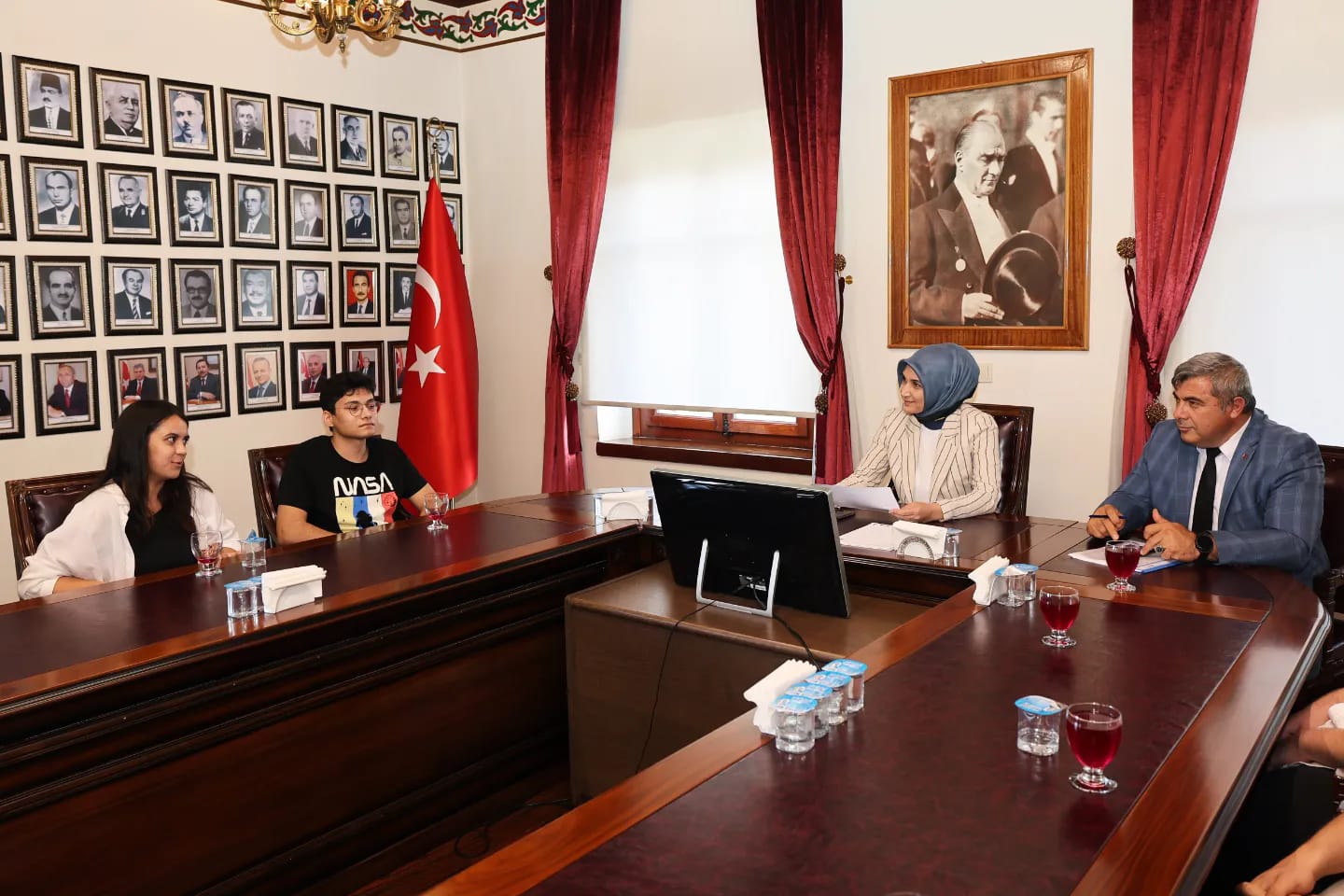 VALİ YİĞİTBAŞI'NDAN DERECEYE GİREN ÖĞRENCİLERE BÜYÜK DESTEK