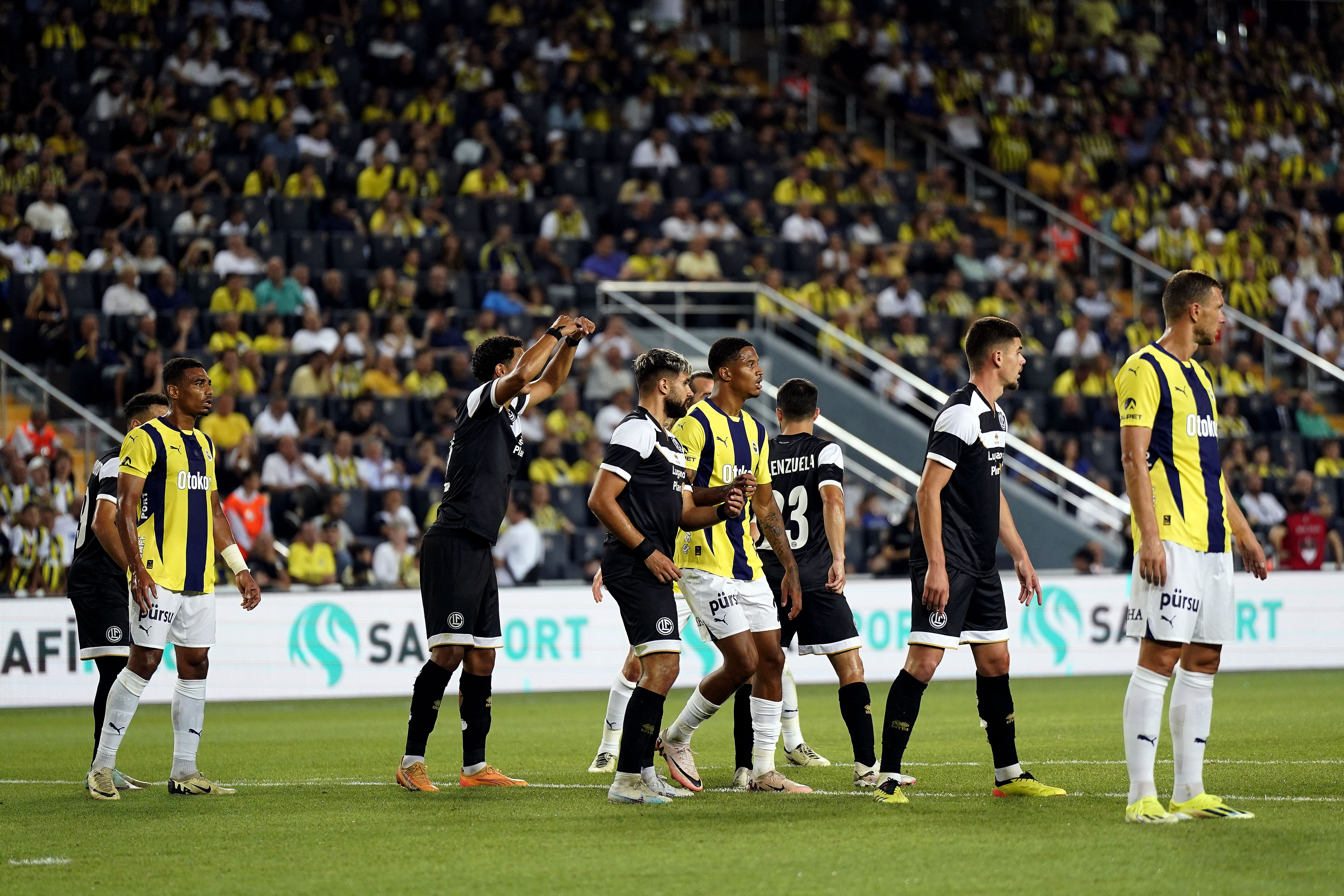 FENERBAHÇE, LUGANO'YU KADIKÖY'DE DEVİRDİ!