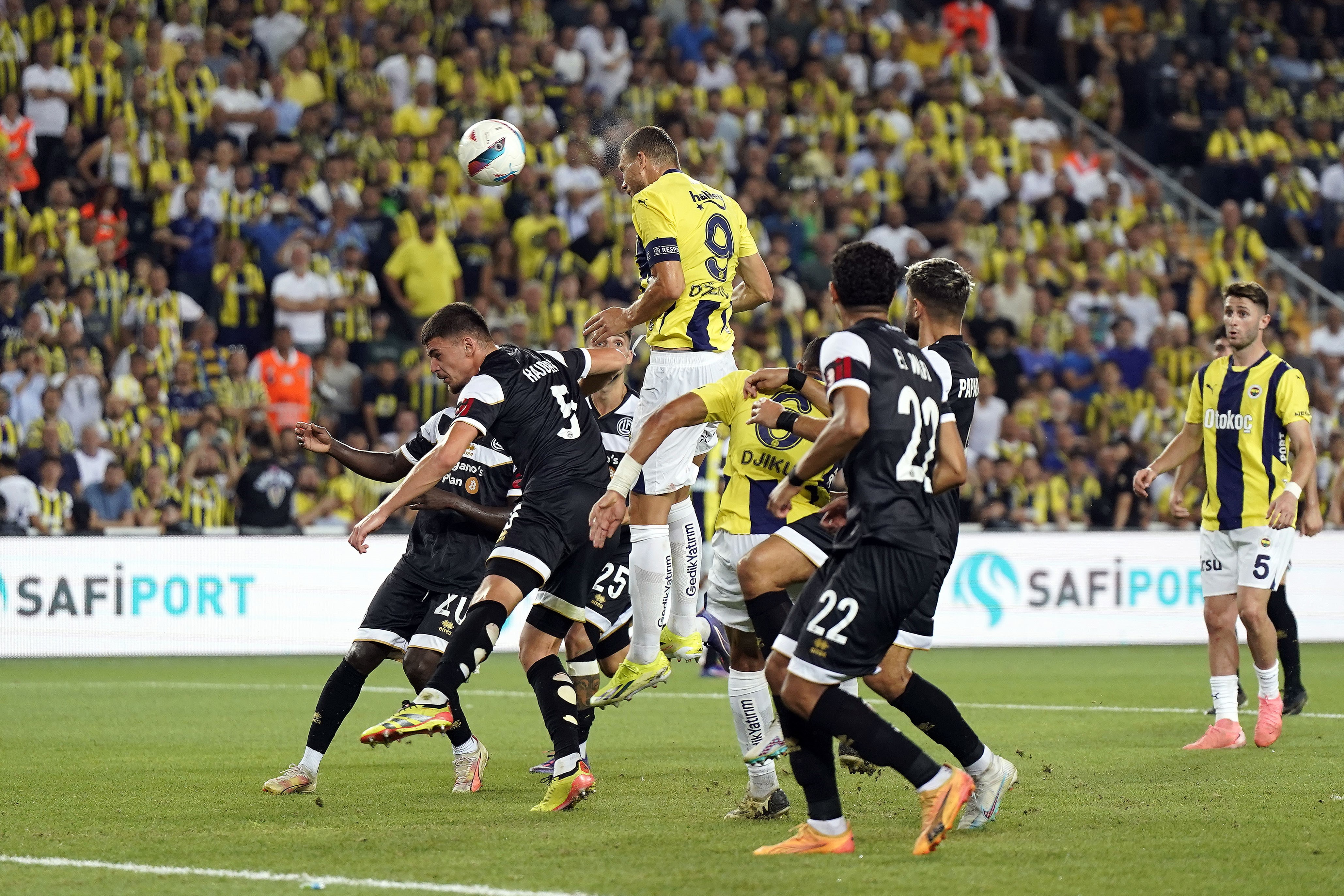 FENERBAHÇE, LUGANO'YU KADIKÖY'DE DEVİRDİ!