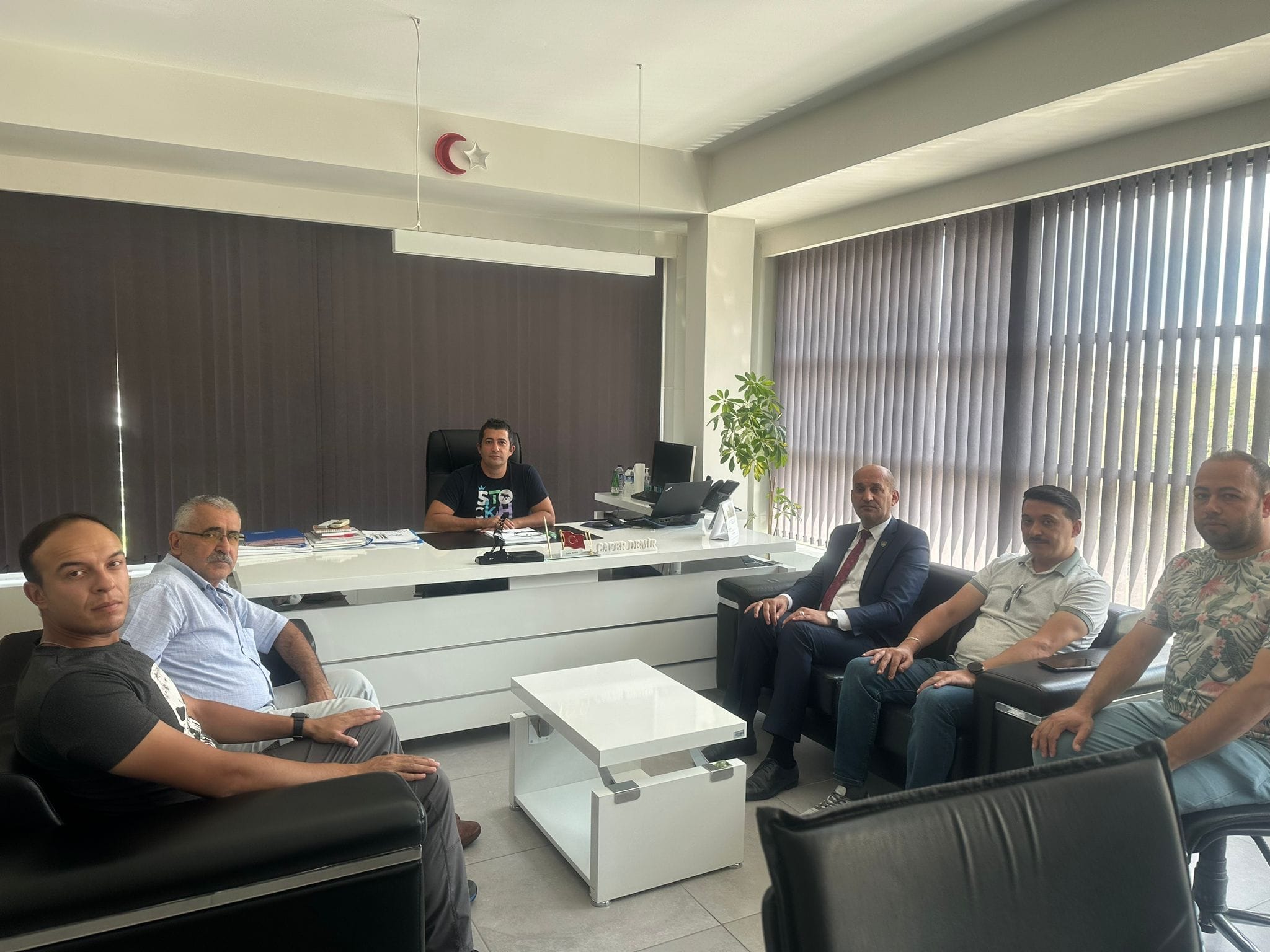 GAZİ VE ŞEHİT AİLELERİNDEN OEDAŞ MÜDÜRÜ DEMİR'E ZİYARET