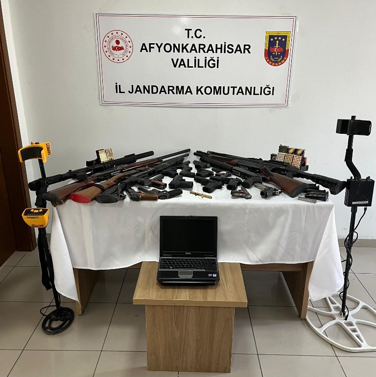 AFYON'DA KAÇAK SİLAH TAMİR ATÖLYESİNE BASKIN!