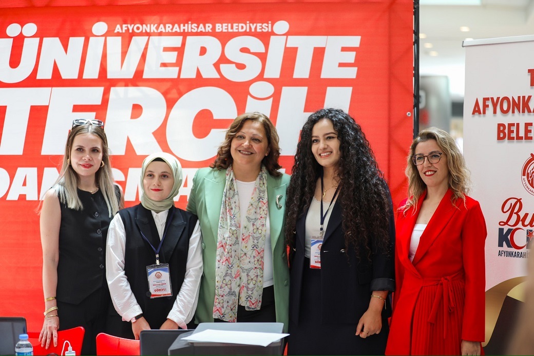 BAŞKAN KÖKSAL TERCİH SÜRECİNDE AFYONLU GENÇLERİN YANINDA