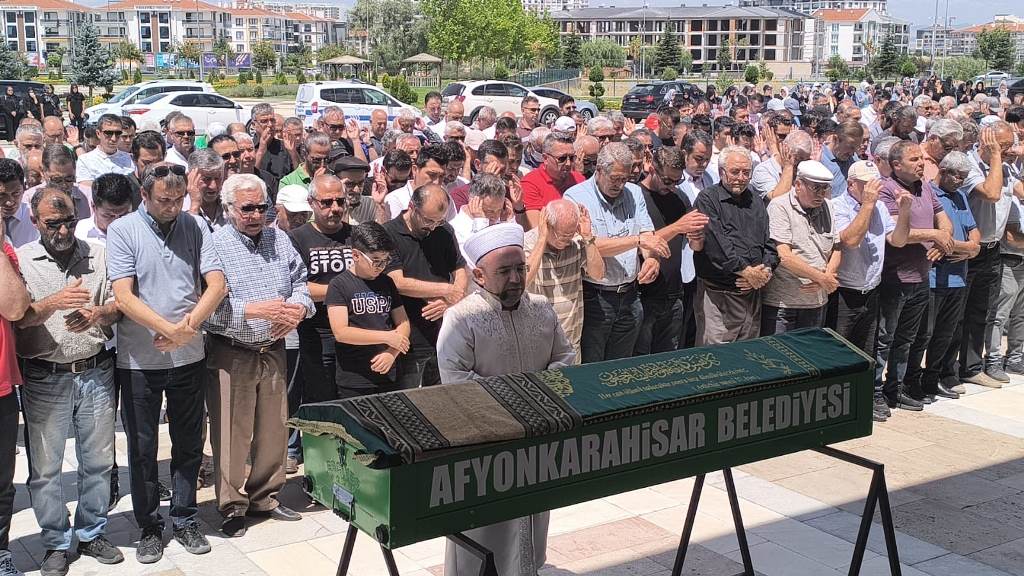 İBRAHİM MEYDANOĞLU SON YOLCULUĞUNA UĞURLANDI
