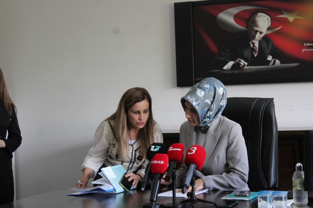 DEVLET ANA VATANDAŞLARIN SORUNLARINI DİNLEDİ