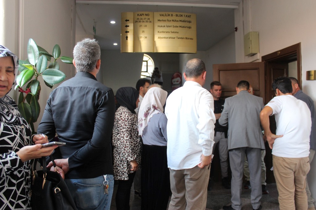 DEVLET ANA VATANDAŞLARIN SORUNLARINI DİNLEDİ