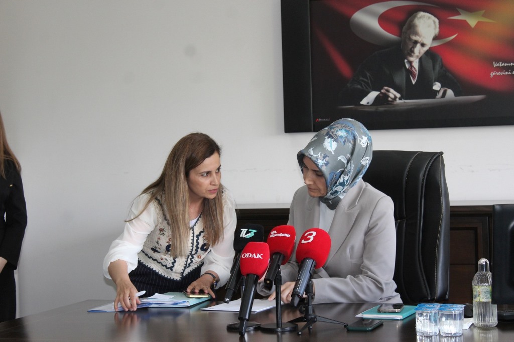 DEVLET ANA VATANDAŞLARIN SORUNLARINI DİNLEDİ