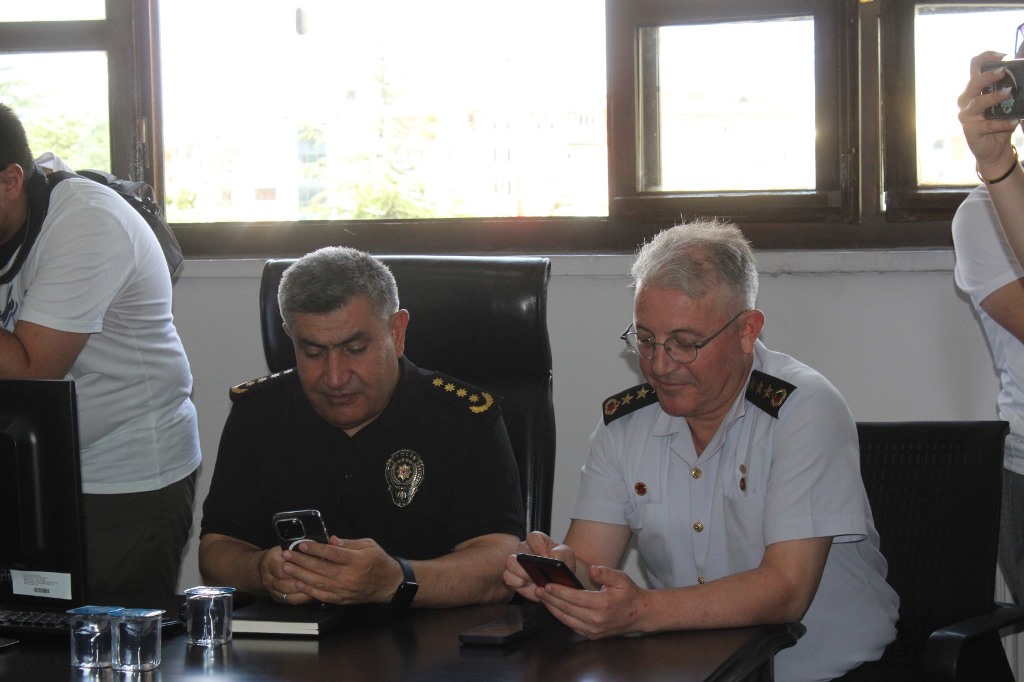 DEVLET ANA VATANDAŞLARIN SORUNLARINI DİNLEDİ