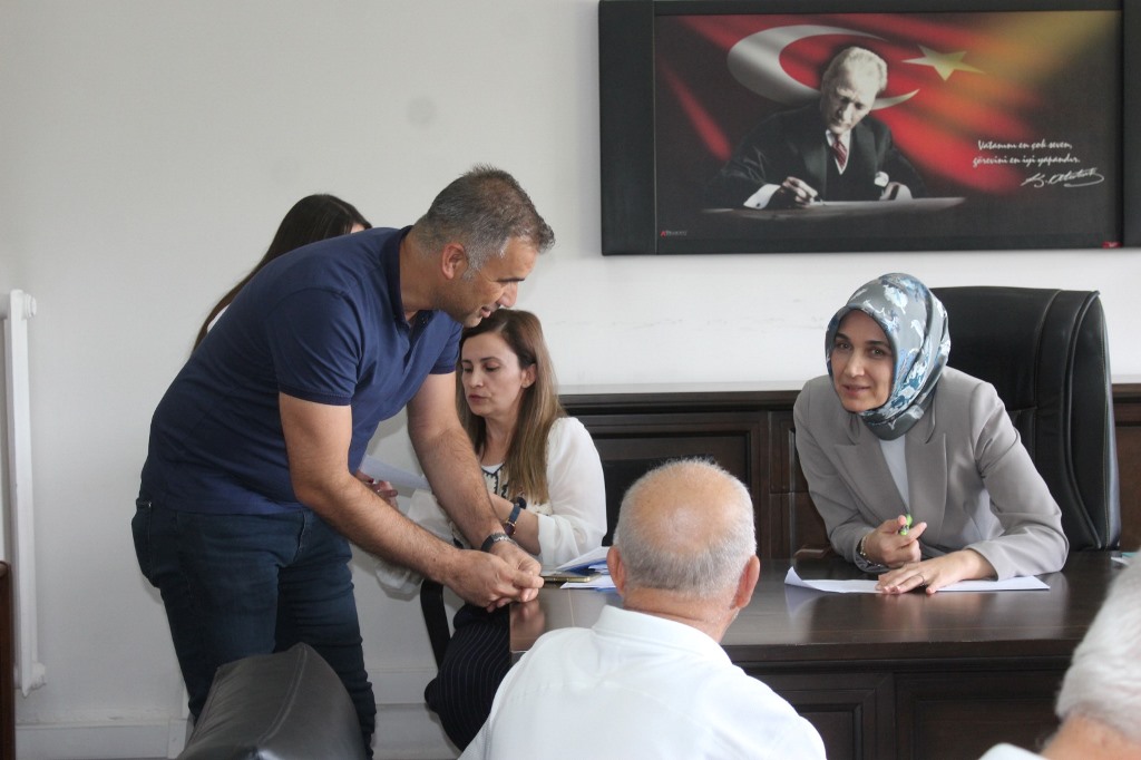 DEVLET ANA VATANDAŞLARIN SORUNLARINI DİNLEDİ