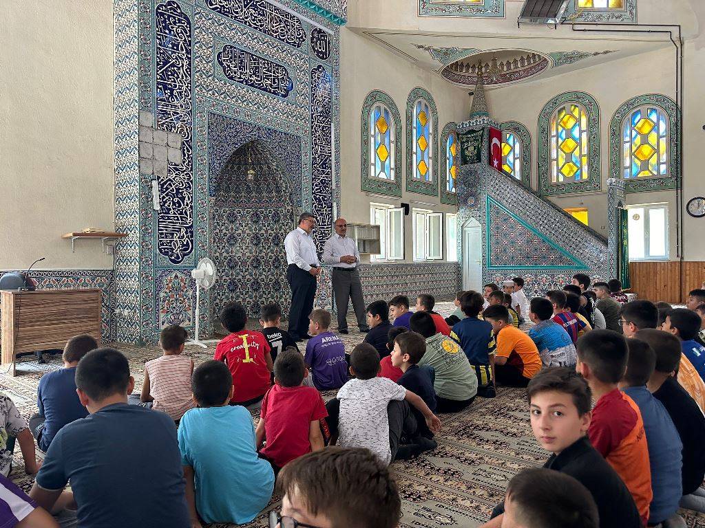 ÖZKAYA, AFYON'DA BİR DİZİ PROGRAMLAR GERÇEKLEŞTİRDİ