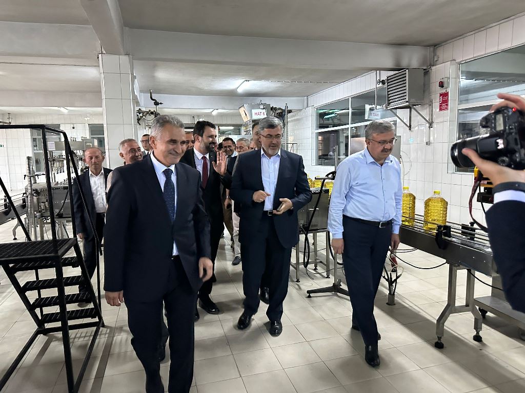 MİLLETVEKİLLERİNDEN TARIM KREDİ YAĞ FABRİKASINDA İNCELEME