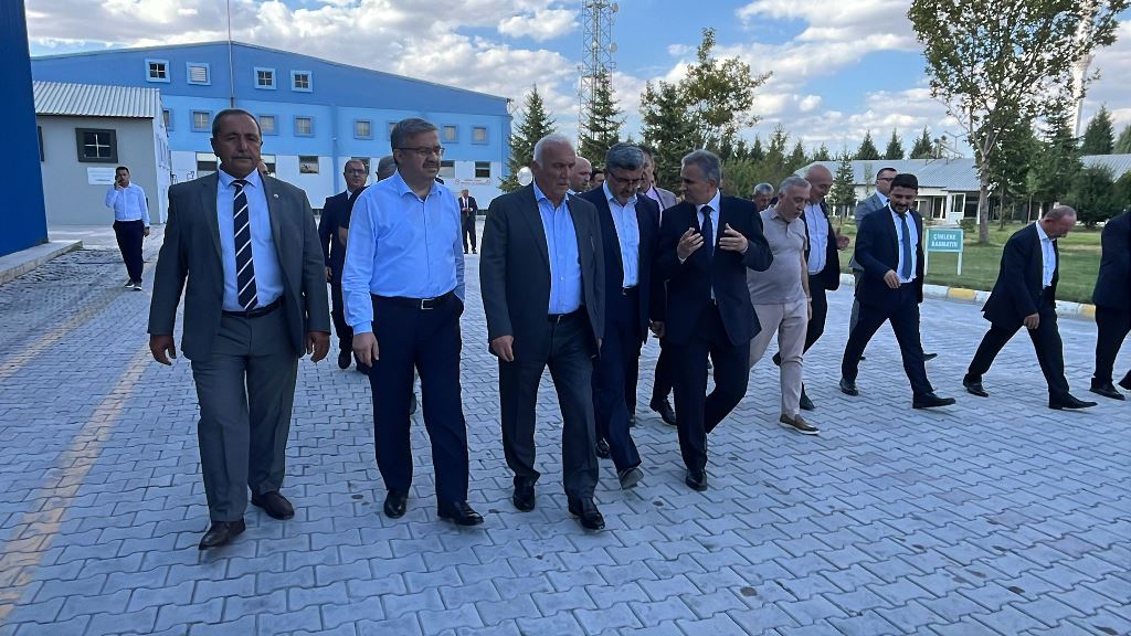MİLLETVEKİLLERİNDEN TARIM KREDİ YAĞ FABRİKASINDA İNCELEME