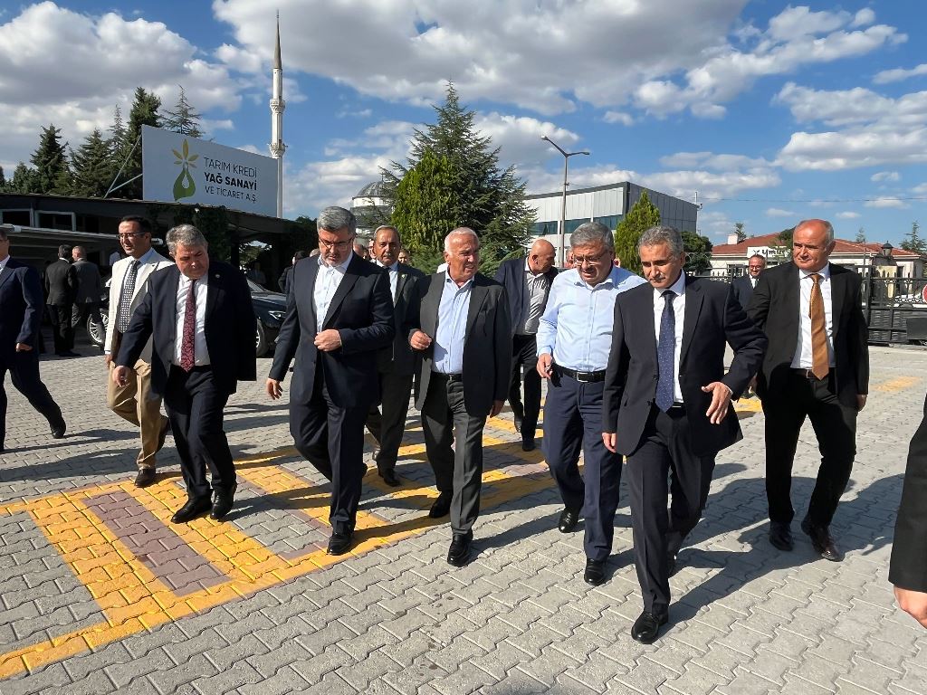 MİLLETVEKİLLERİNDEN TARIM KREDİ YAĞ FABRİKASINDA İNCELEME