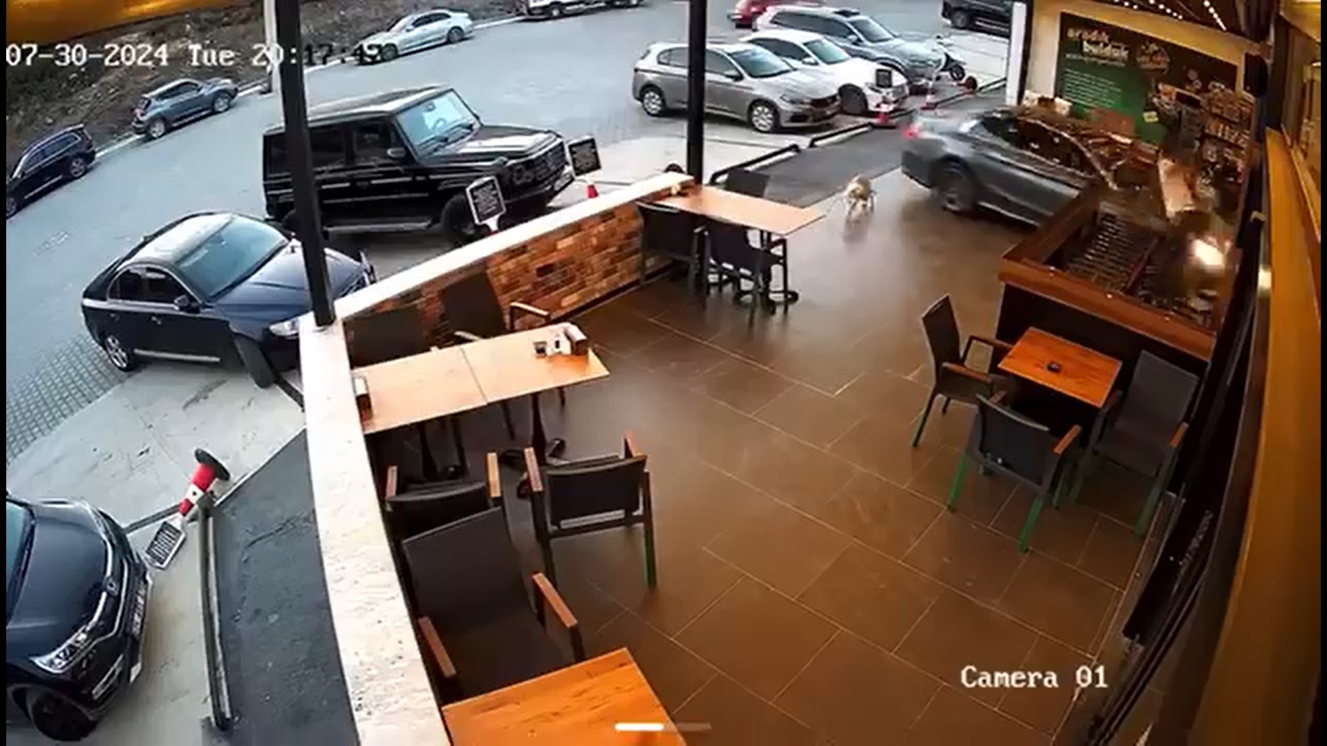 PARK ETMEK İSTERKEN MARKETE DALDI