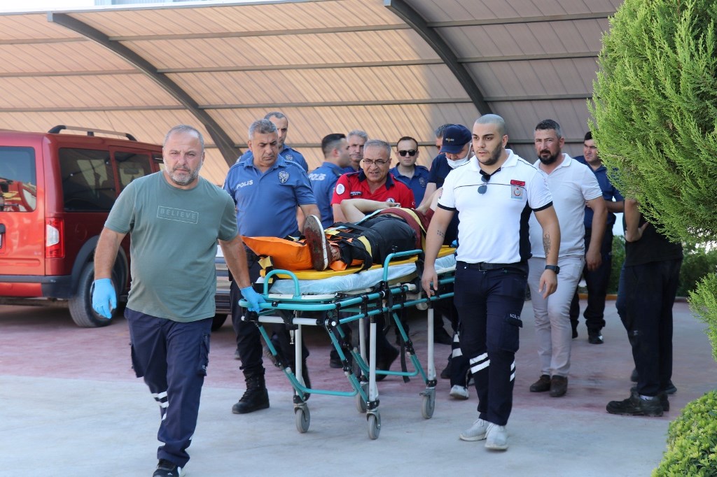 ÜÇÜNCÜ KATTAN ZEMİNE ÇAKILAN ASANSÖRDEKİ 4 KİŞİ YARALANDI