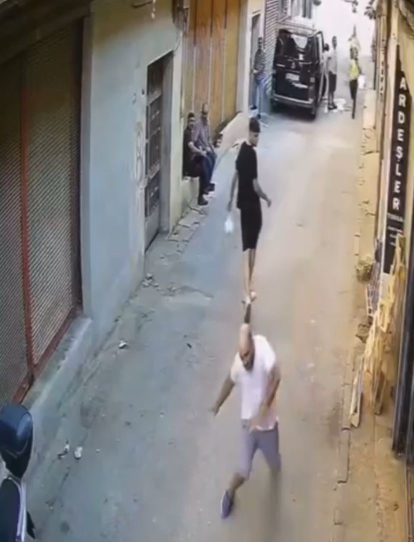 Polisten Kaçtığını Sandı Vatandaşa Takıldı