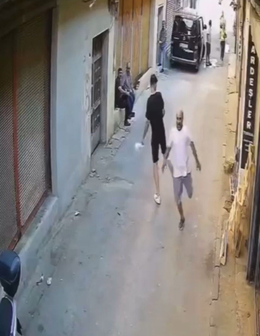 Polisten Kaçtığını Sandı Vatandaşa Takıldı
