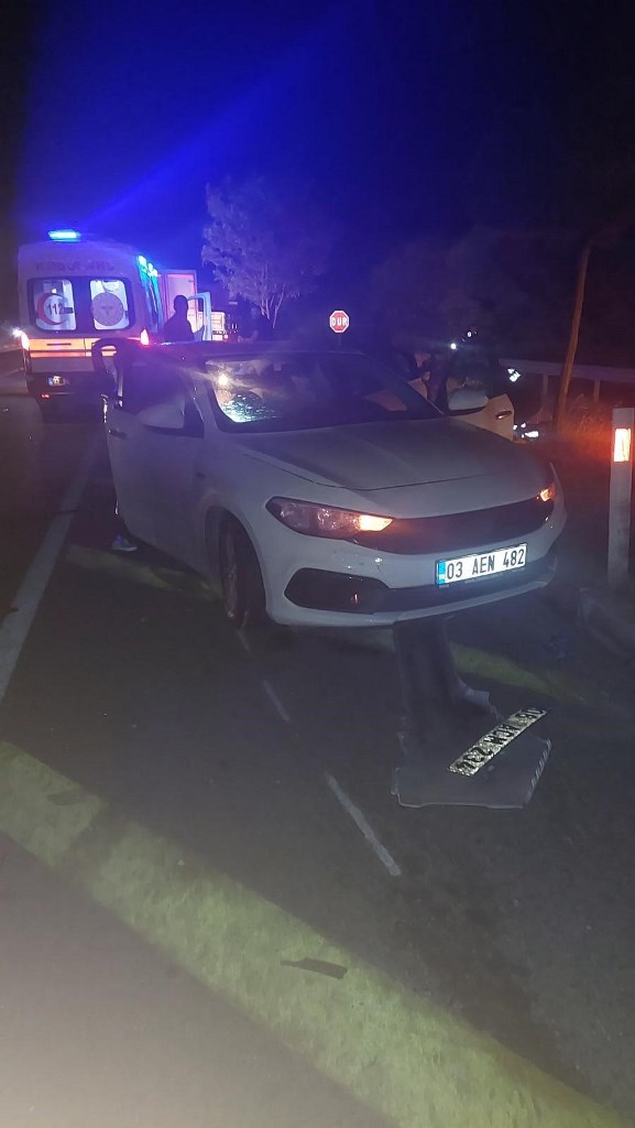 İKİ OTOMOBİLİN ÇARPIŞTIĞI KAZADA 1 KİŞİ ÖLDÜ, 5 KİŞİ YARALANDI
