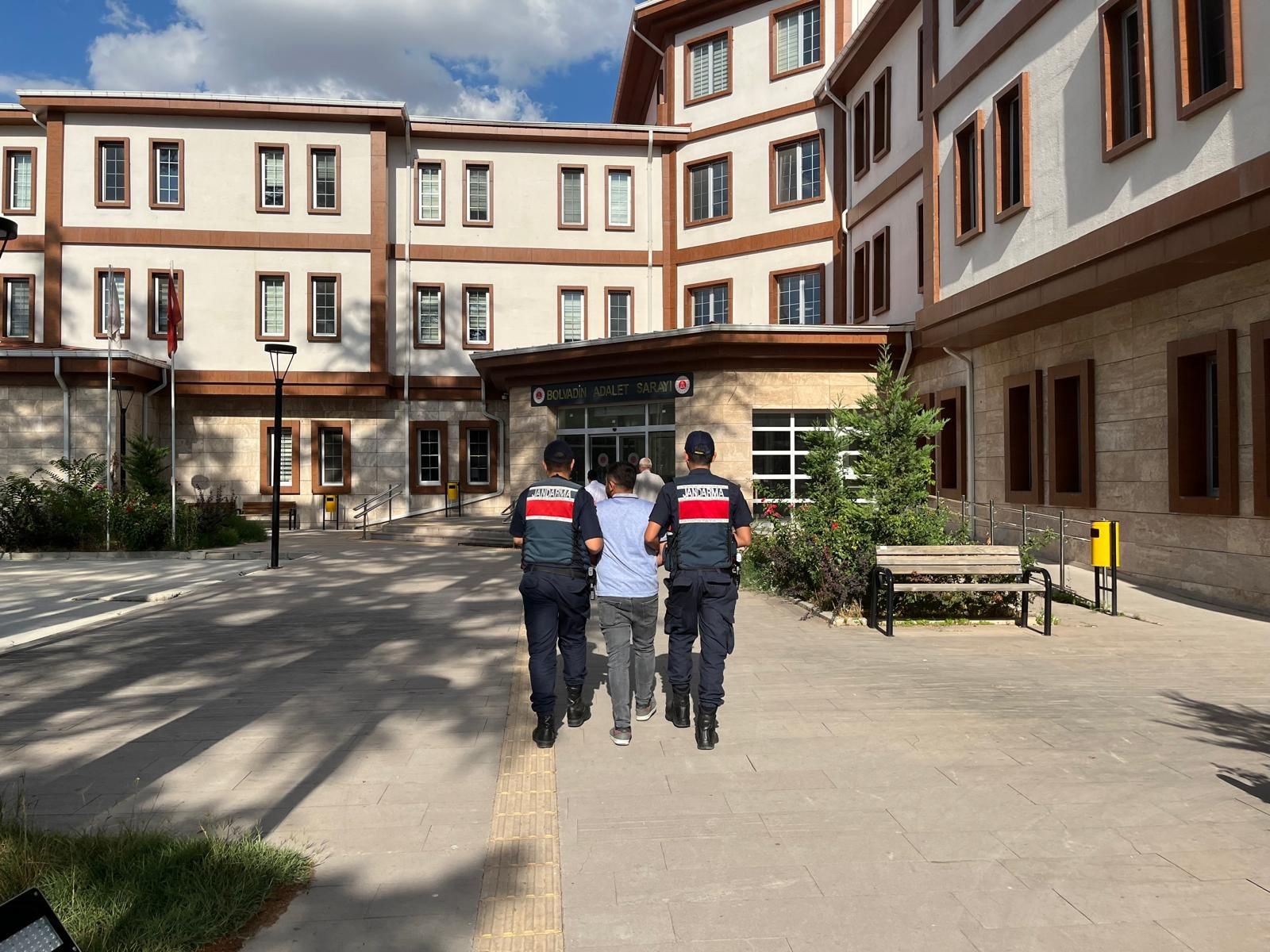 AFYON'DA ŞANTAJ SUÇUNDAN ARANAN ŞAHIS YAKALANDI