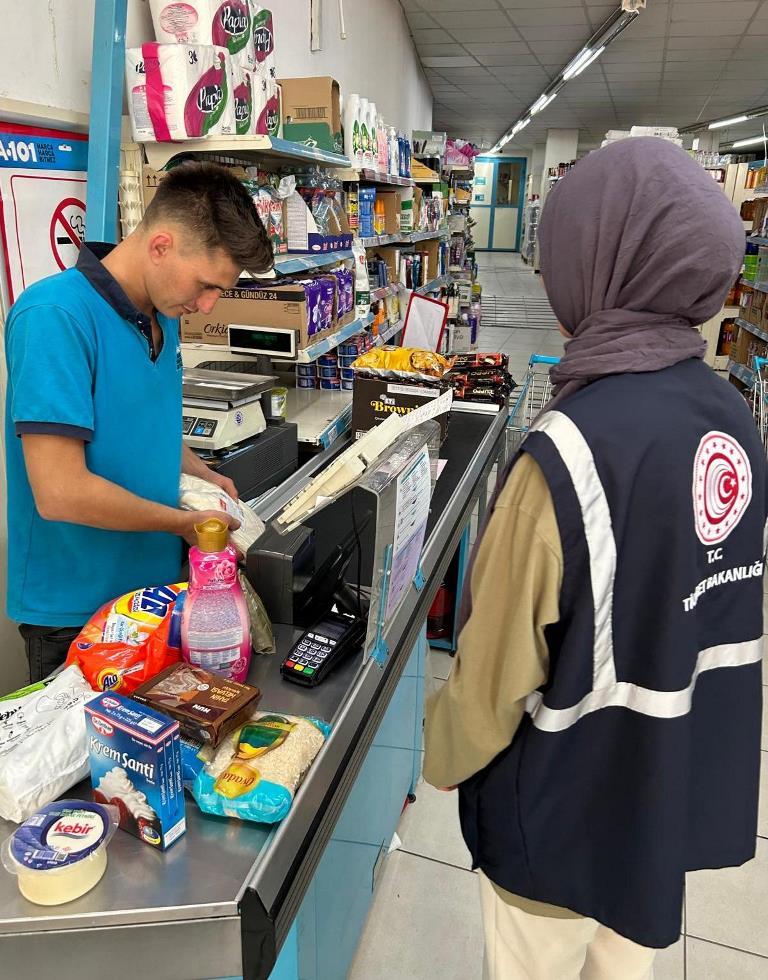 AFYON’DA HAKSIZ FİYAT VE STOKÇULUK DENETİMLERİ SÜRÜYOR