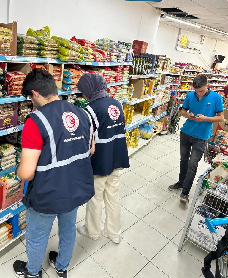 AFYON’DA HAKSIZ FİYAT VE STOKÇULUK DENETİMLERİ SÜRÜYOR