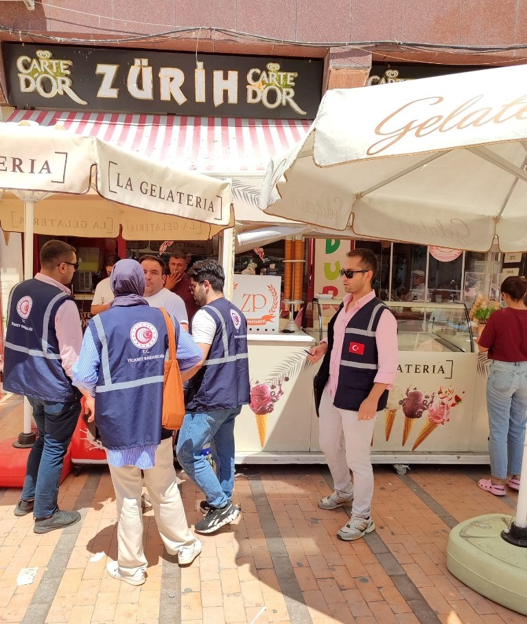 AFYON’DA HAKSIZ FİYAT VE STOKÇULUK DENETİMLERİ SÜRÜYOR