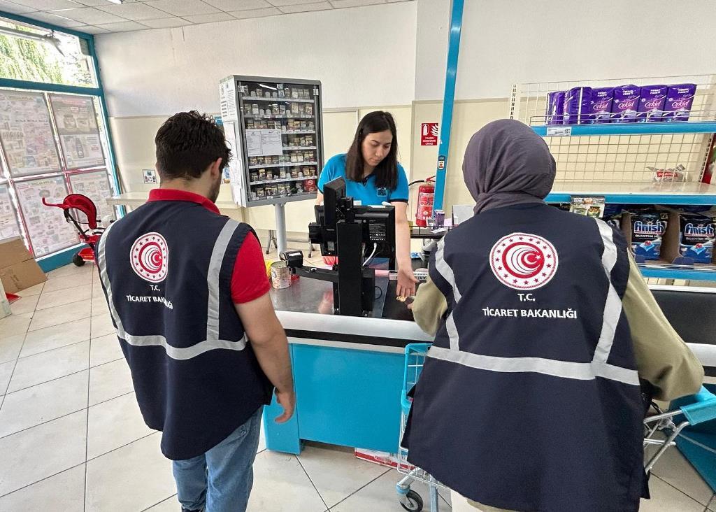 AFYON’DA HAKSIZ FİYAT VE STOKÇULUK DENETİMLERİ SÜRÜYOR