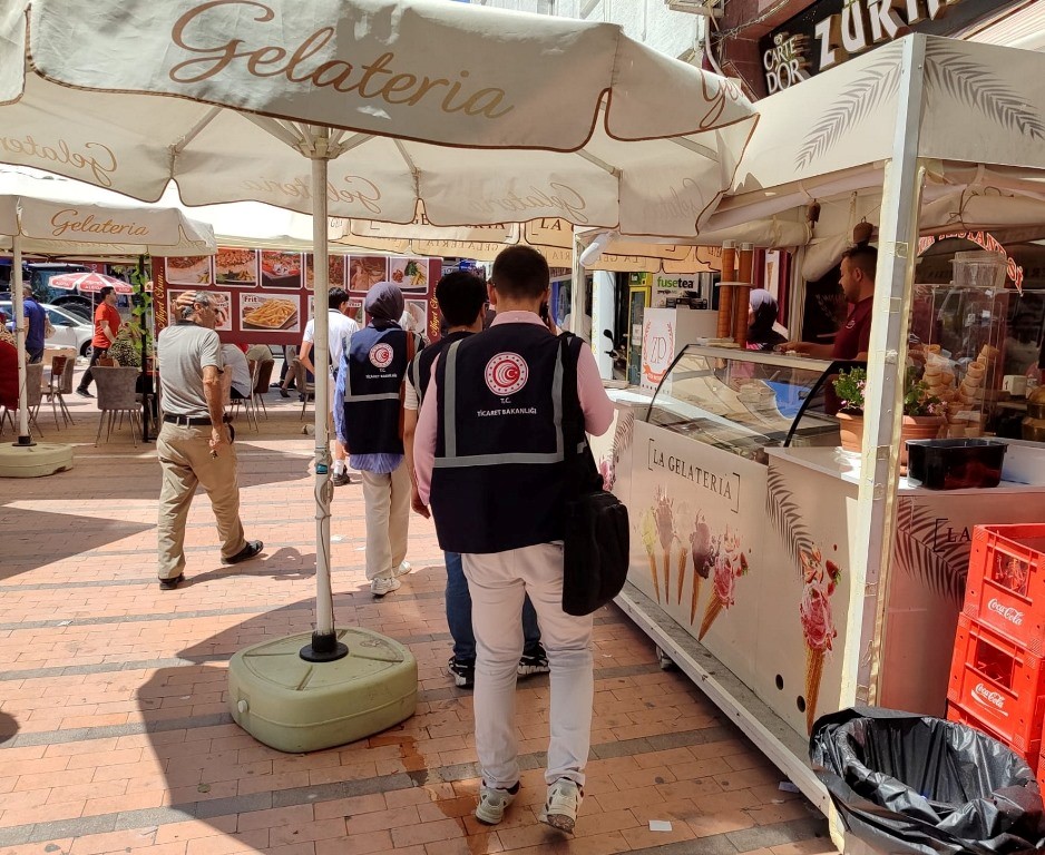AFYON’DA HAKSIZ FİYAT VE STOKÇULUK DENETİMLERİ SÜRÜYOR